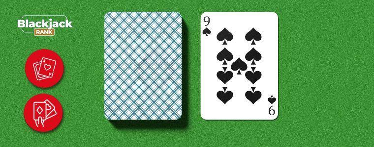 Stellen Sie sich ein Kartenspiel mit Logos von Kartenspielen auf einem grünen Tisch für Online-Blackjack vor ein Kartenspiel mit Logos von Kartenspielen